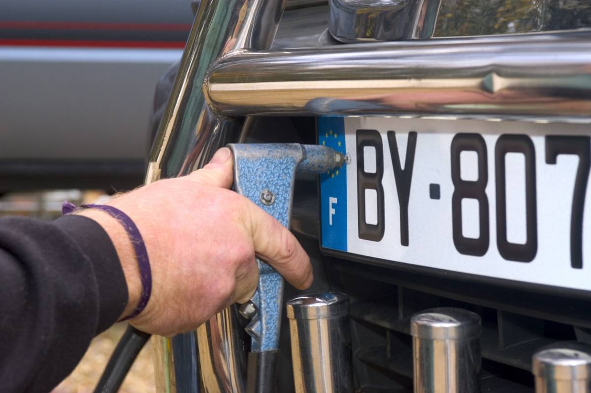 quand changer plaque immatriculation