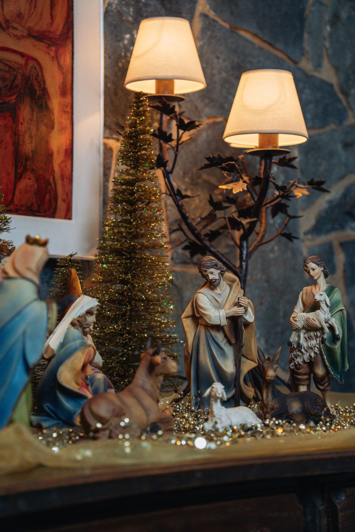 Creche de Noel avec santons et decor festif