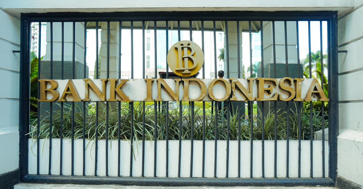 Façade d'un immeuble bancaire parisien classique avec colonnes, représentant une banque d'affaires de prestige