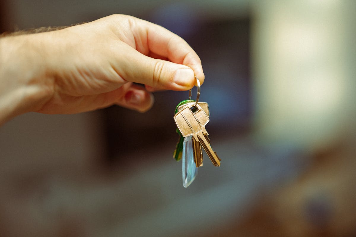 Clés de logement et lettre de préavis