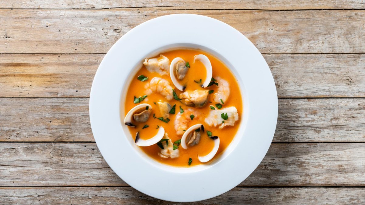 Où savourer une bouillabaisse face à la mer dans le Var ?