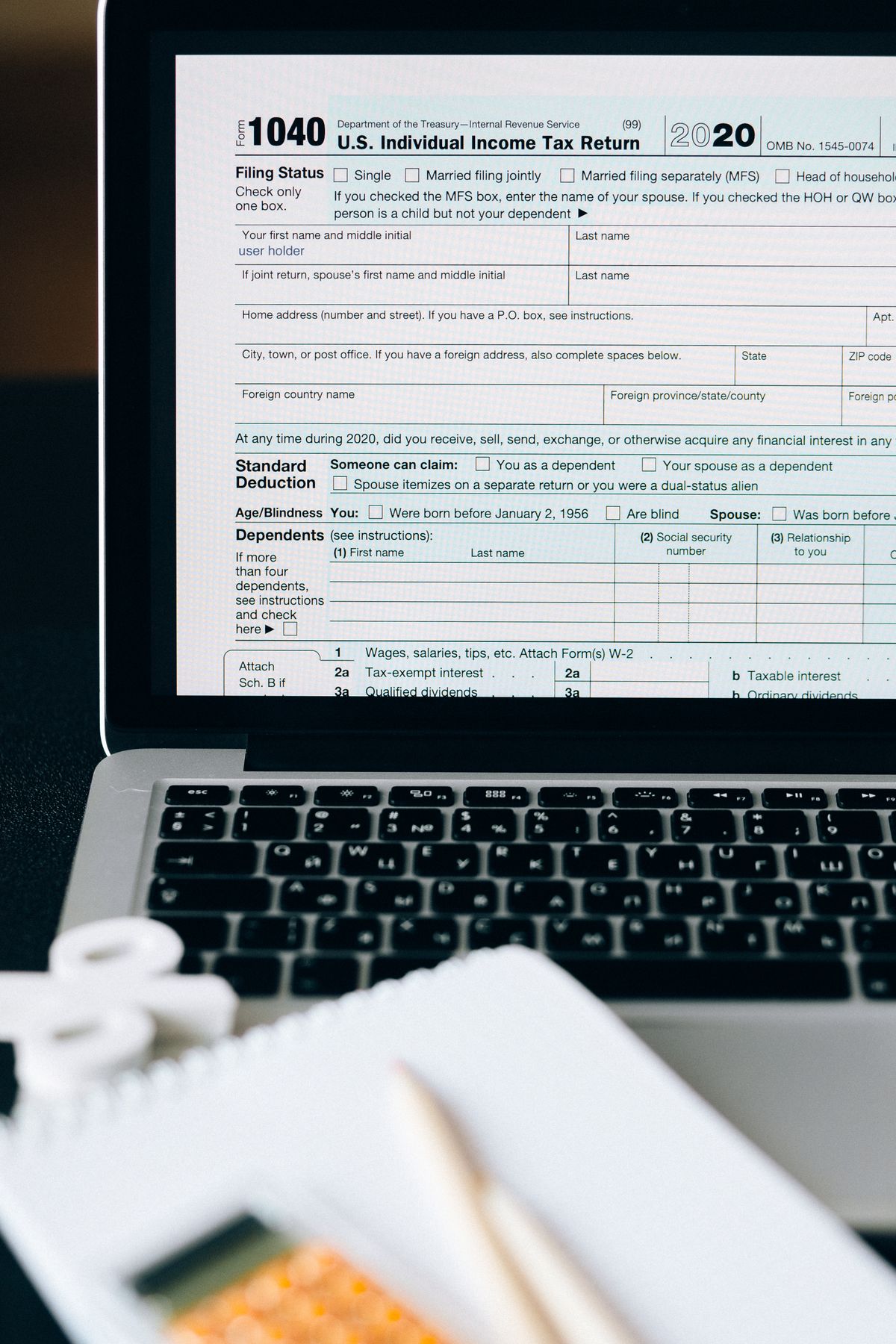 Formulaire de déclaration d'impôts sur ordinateur