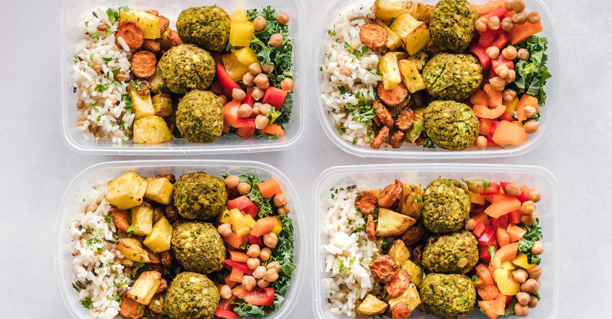 Boîtes de repas préparés à l'avance pour la semaine, batch cooking